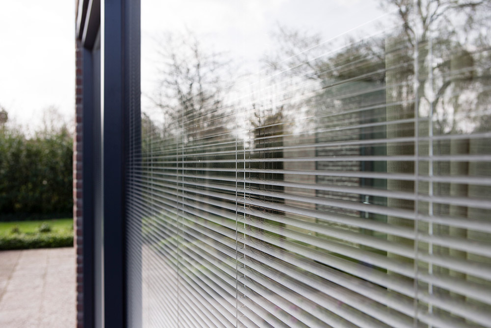 Zonwering tussen glas (screenline) Jansma Burdaard